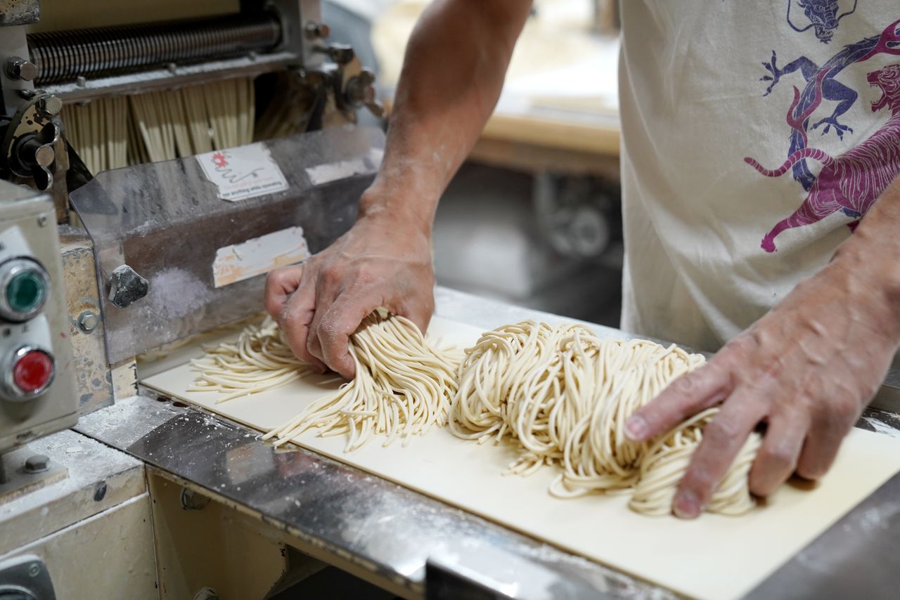 Фуситё Карасу за работой: создание лапши, идеально воплощающей замысел заказчика