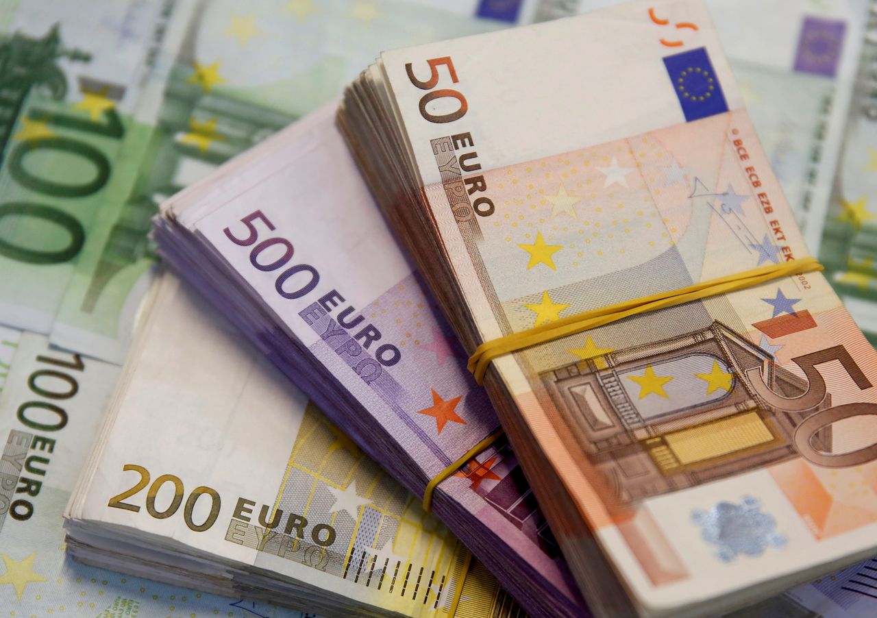 FILE PHOTO: A picture illustration shows Euro banknotes in Zenica, January 26, 2015. REUTERS/Dado Ruvic//File Photo
