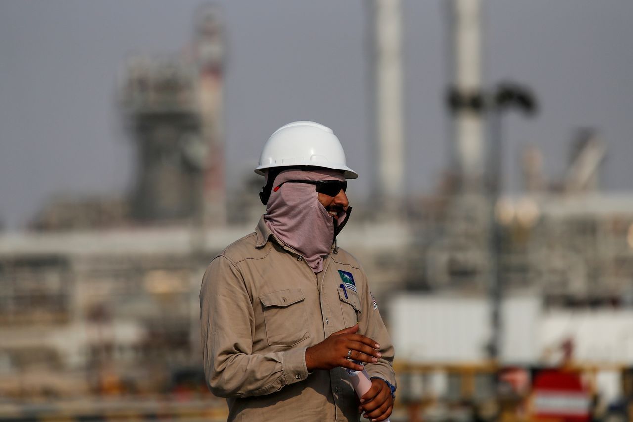 FILE PHOTO: An employee looks on at Saudi Aramco oil facility in Abqaiq, Saudi Arabia October 12, 2019. REUTERS/Maxim Shemetov/File Photo