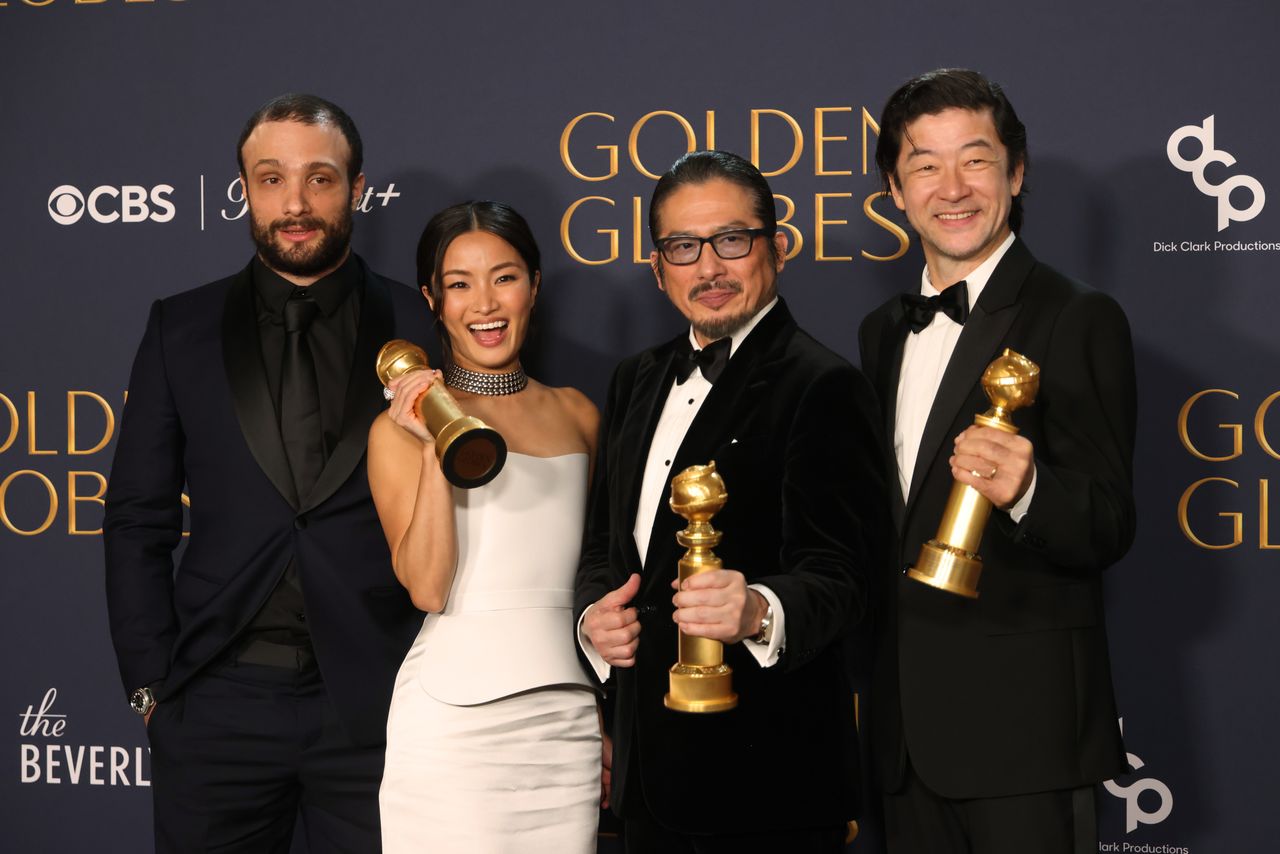 Исполнители ролей в телесериале SHOGUN на церемонии награждения премией «Золотой глобус». Слева направо: Космо Джарвис, Анна Саваи, Санада Хироюки, Асано Таданобу (ImageSpace/Sipa USA via Reuters Connect)