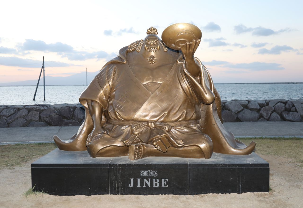 Статуя Дзимбэ в парке Сумиёси Кайган в Уто, префектура Кумамото (© Jiji)