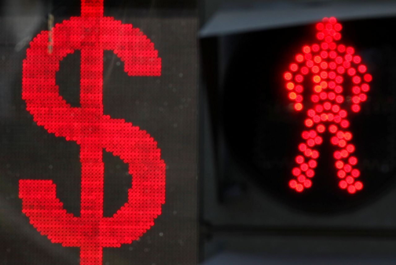 The U.S. dollar sign is seen on an electronic board next to a traffic light in Moscow, Russia August 10, 2018. REUTERS/Maxim Shemetov
