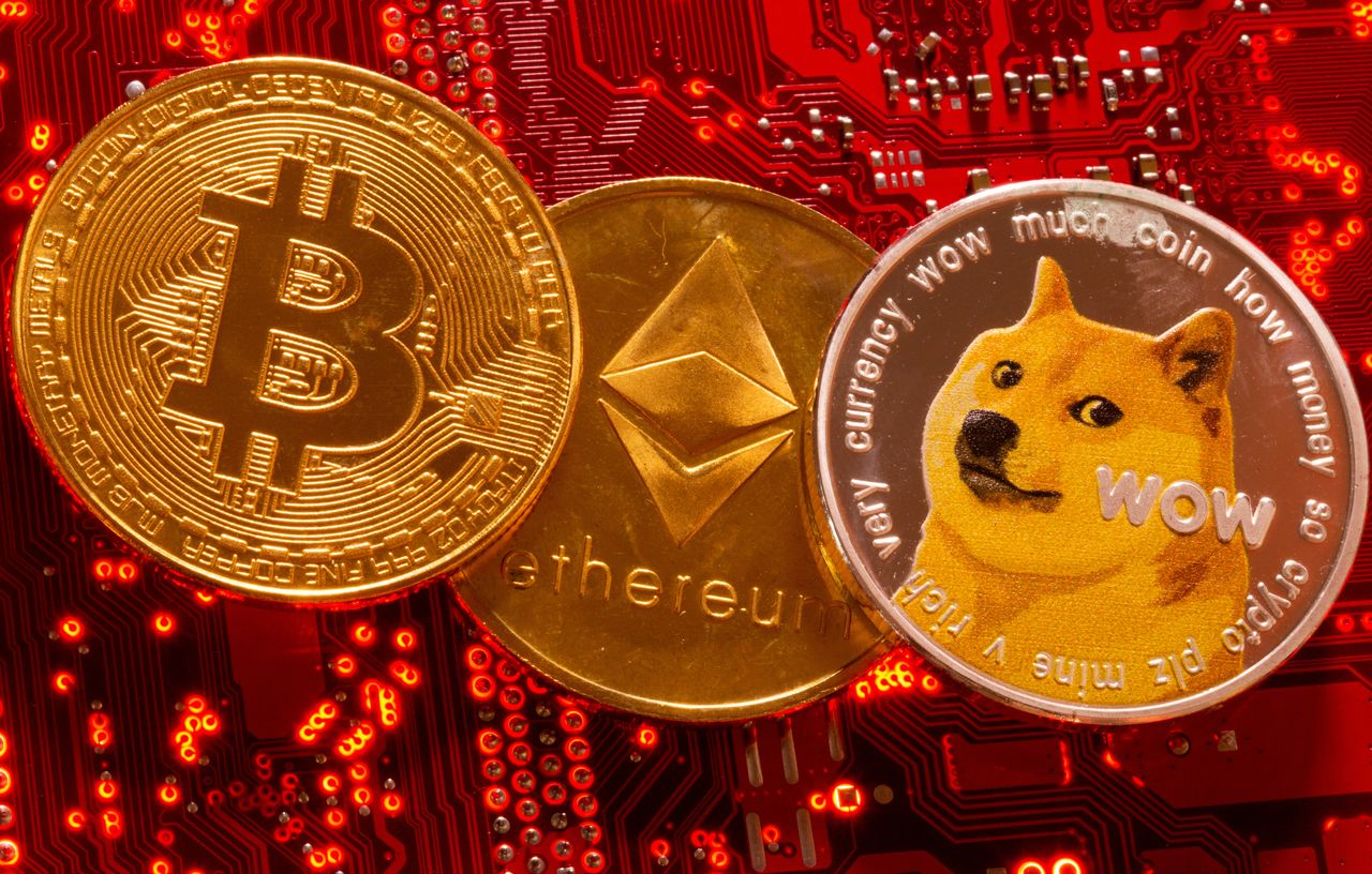 Representations of cryptocurrencies Bitcoin, Ethereum and DogeCoin are placed on PC motherboard in this illustration taken, June 29, 2021. REUTERS/Dado Ruvic/Illustration