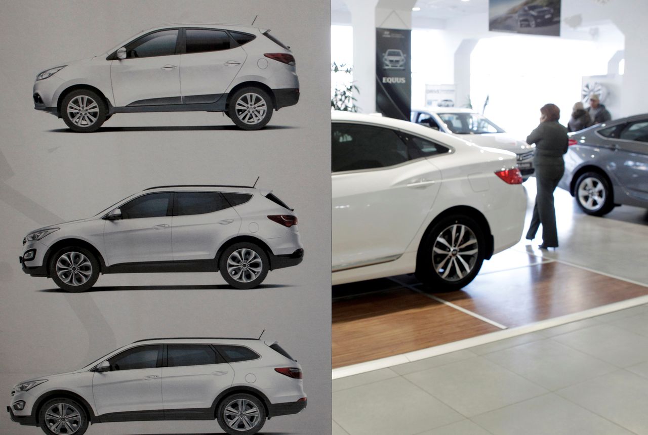 Cars on display at the showroom of a Hyundai dealership in Stavropol, southern Russia, December 17, 2014. REUTERS/Eduard Korniyenko/File Photo - D1AETKKJRXAA