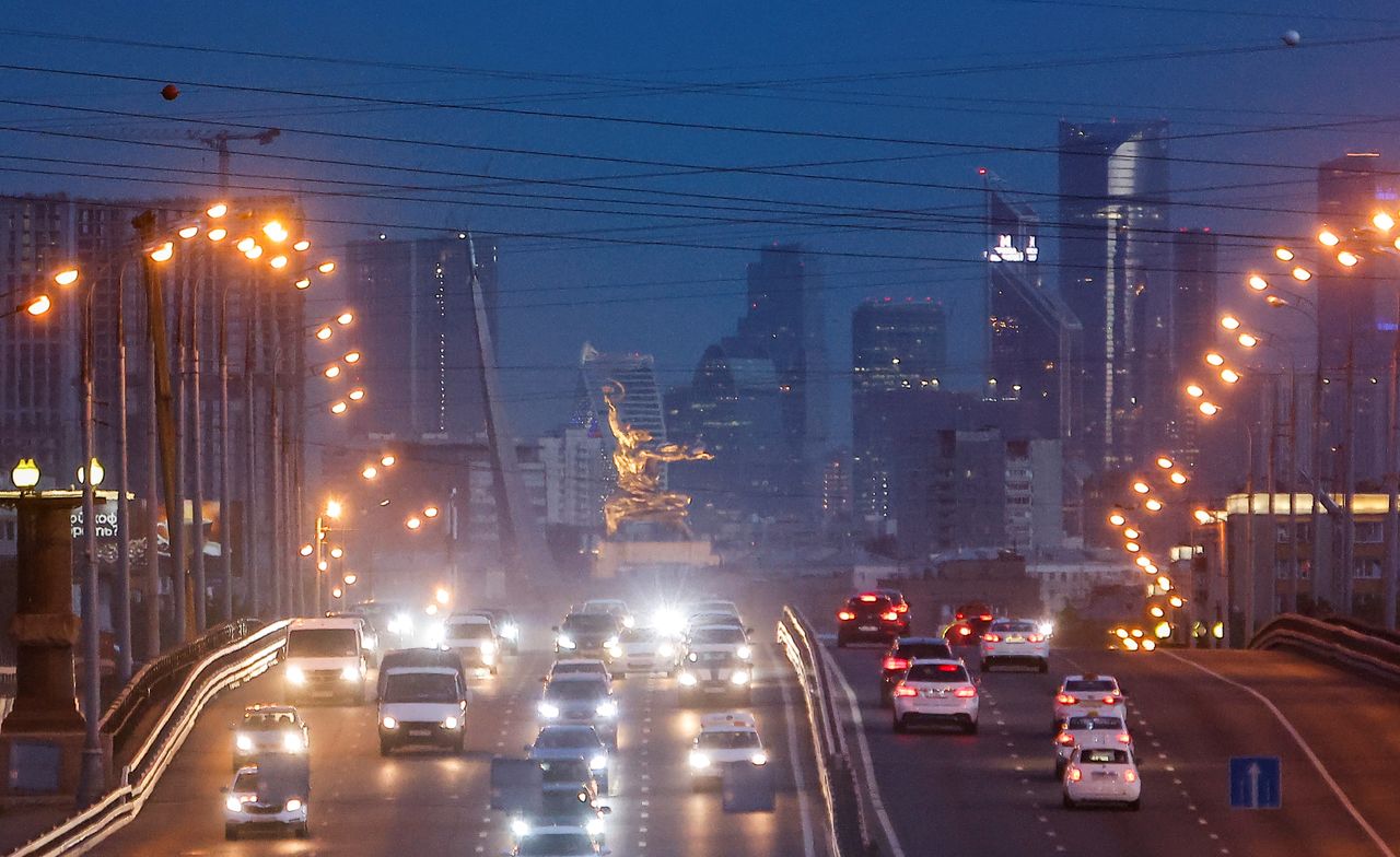 Cars drive along a bridge with the sculpture of "Worker and Kolkhoz Woman" and skyscrapers in the background in Moscow, Russia May 25, 2021. REUTERS/Maxim Shemetov