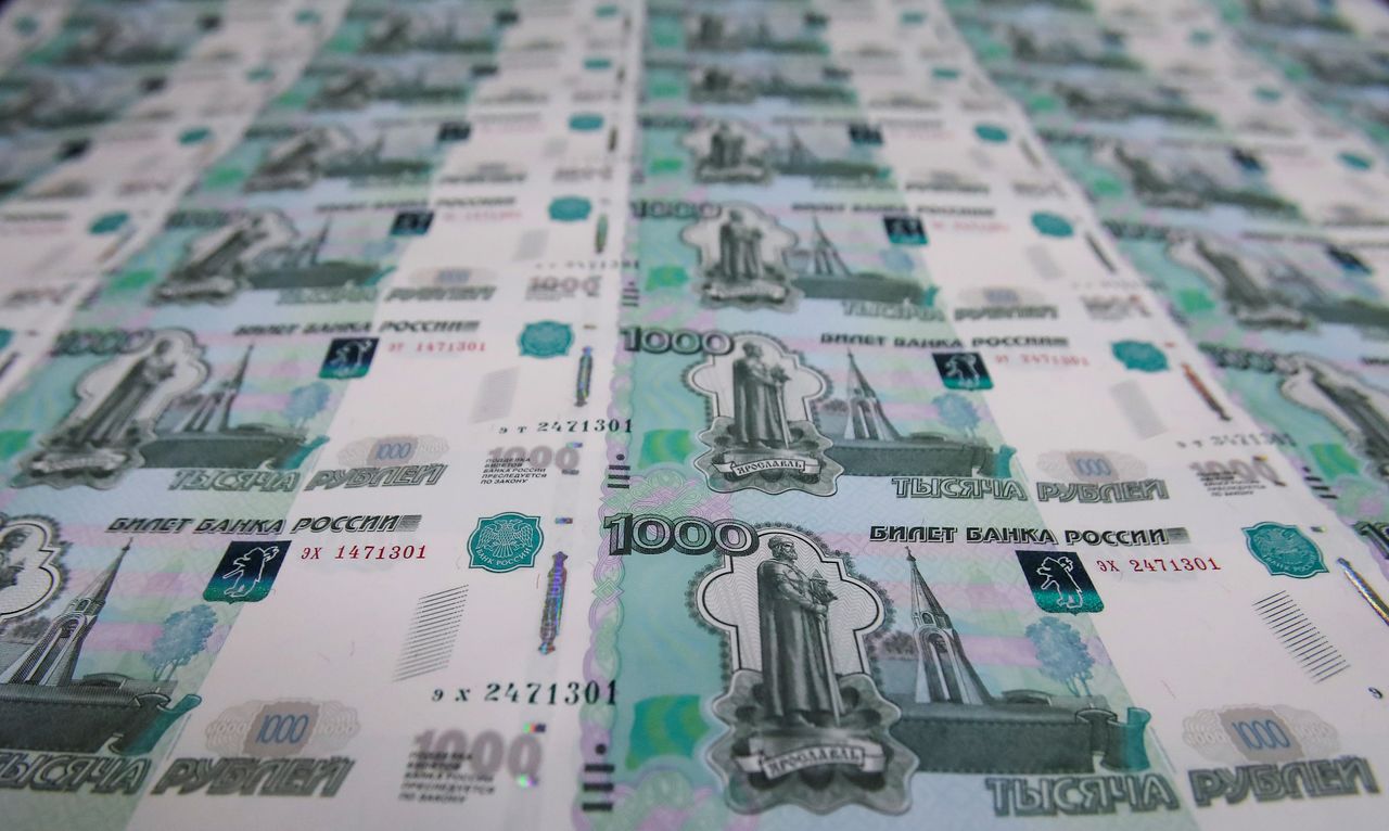 A sheet of 1000 Russian Roubles notes is pictured at Goznak printing factory in Moscow, Russia July 11, 2019. REUTERS/Maxim Shemetov