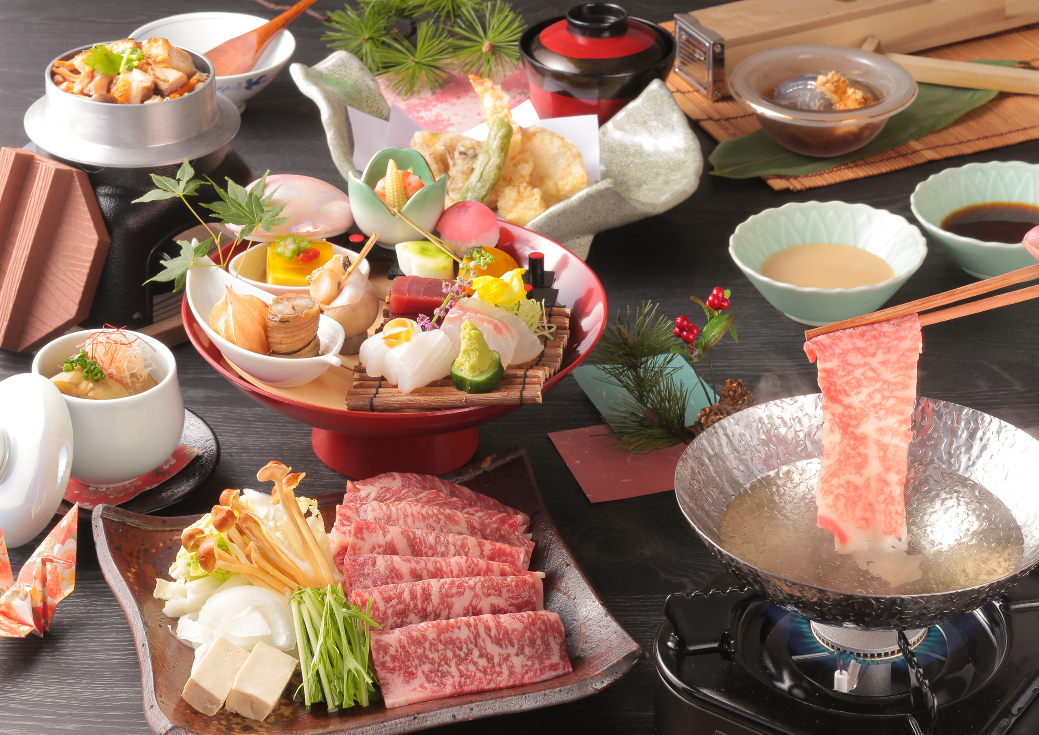 Сабу-сабу - блюдо из говядины, которое можно попробовать в ресторане «Оригами Асакуса» (Фотография предоставлена отелем «Фудзита Канко».)