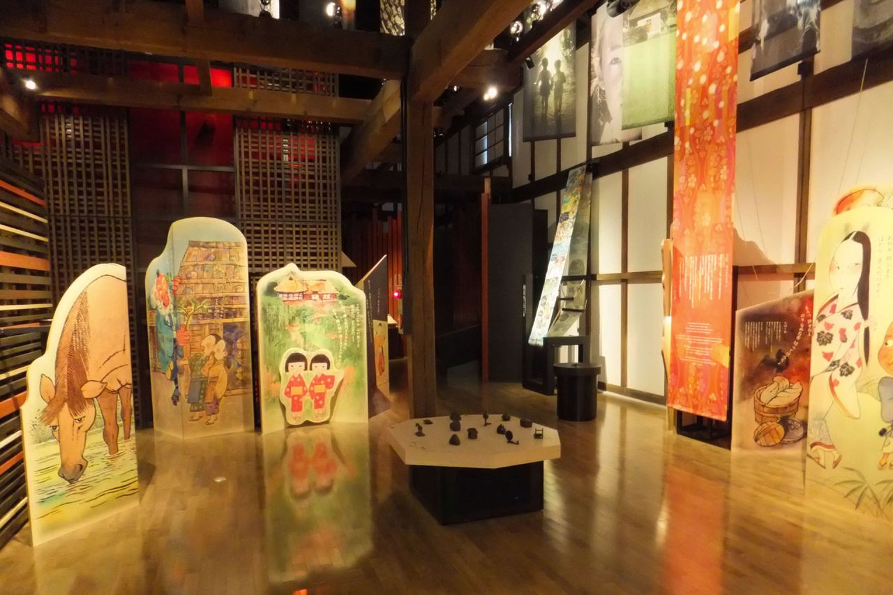 映像や音声で昔話を楽しめる昔話蔵 写真提供:とおの物語の館