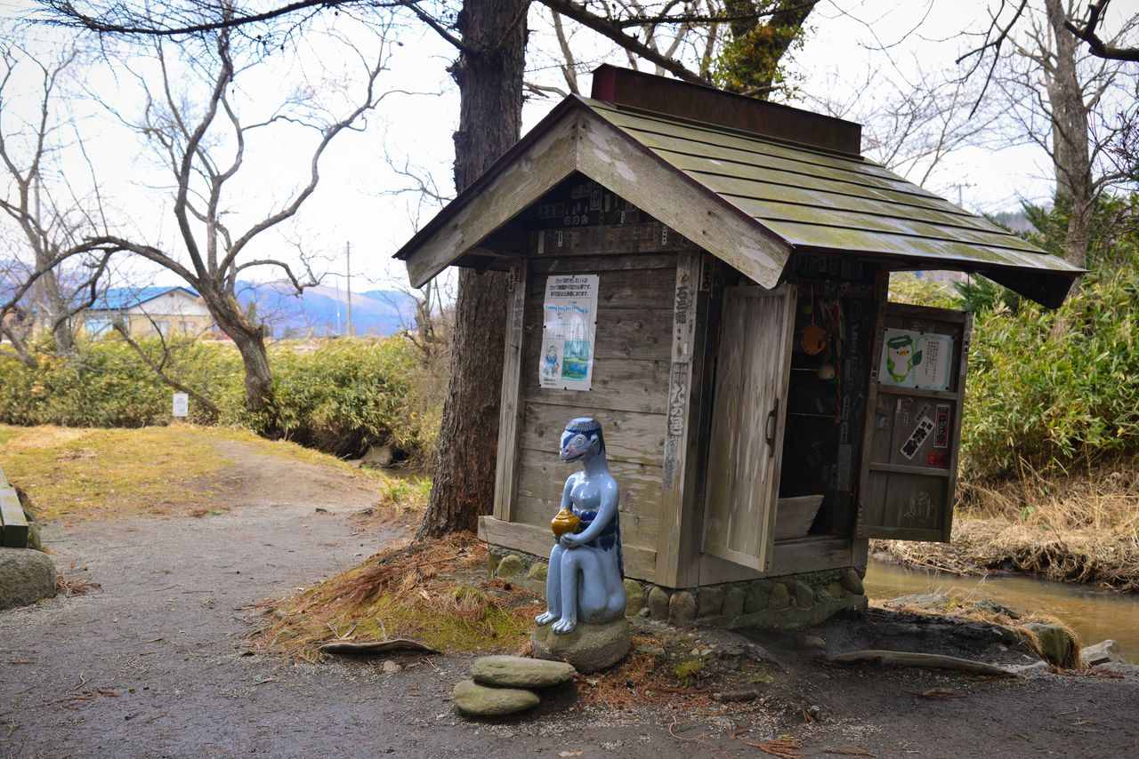 カッパを想像しながら、きゅうりをエサに釣りを楽しもう