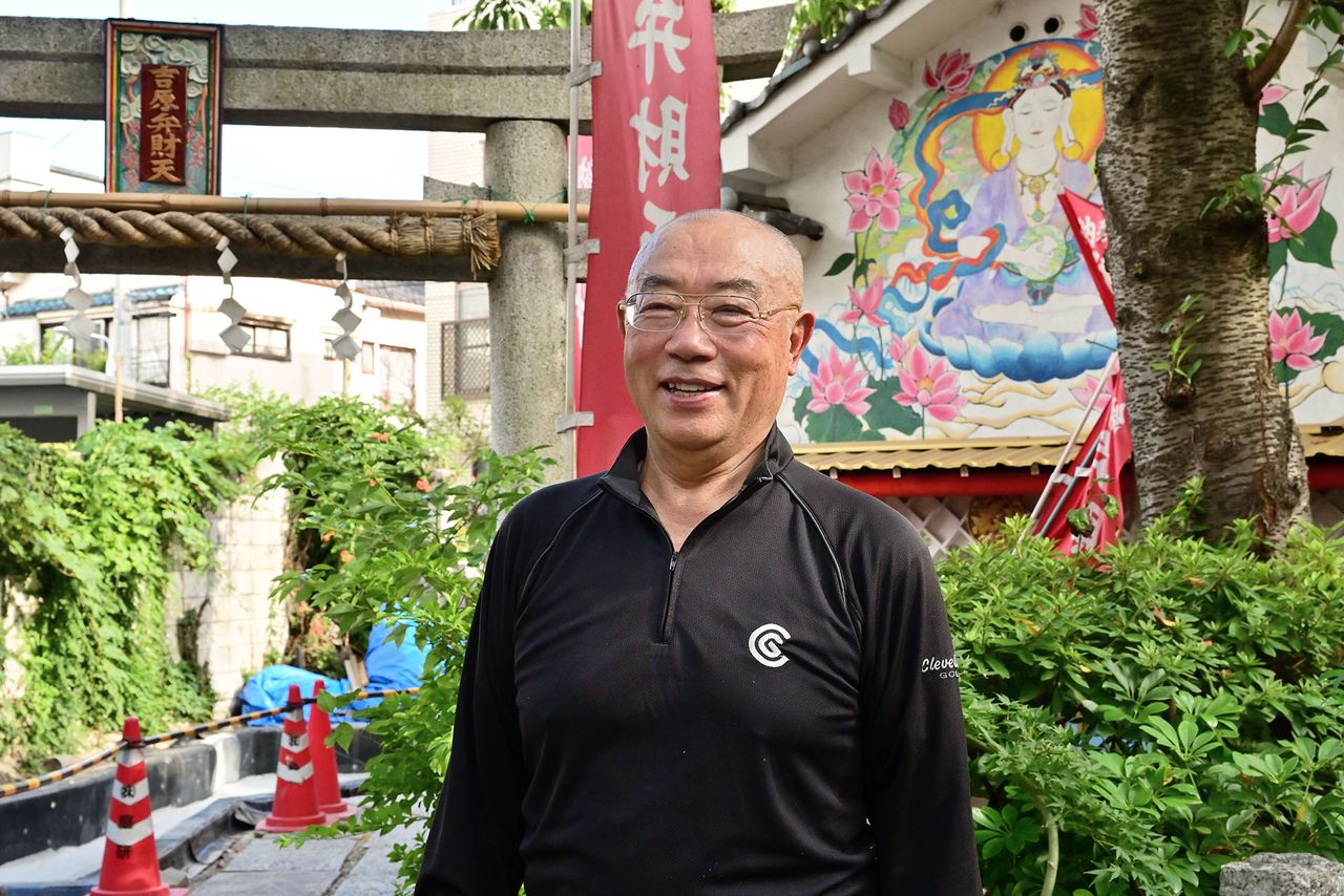 工事が進む吉原弁財天で、今後の吉原について語ってくれた吉原さん