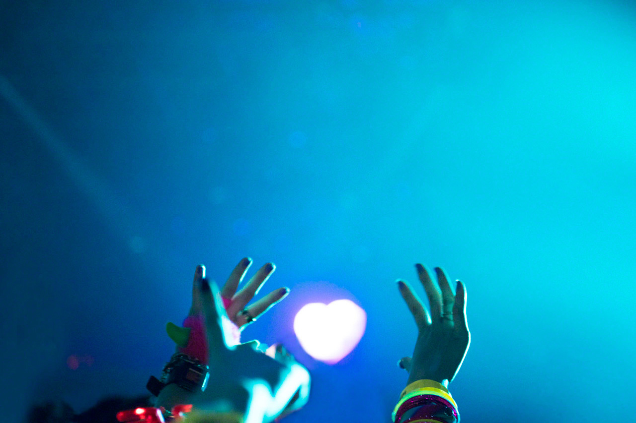 写真集『Light of』(河出書房新社、2016年)より ©mika ninagawa, Courtesy of Tomio Koyama Gallery