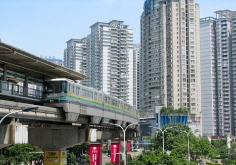 2001年に重慶市の公共交通機関として日本の技術で建設されたモノレール 提供:JICA